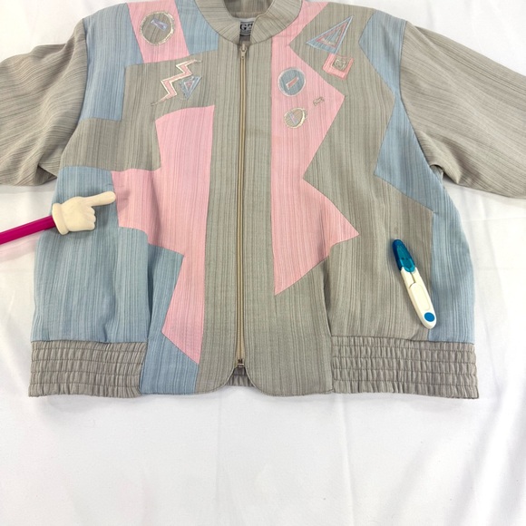 Vintage Joyce Petite 1980s pink, blue and beige zippered geometric top medium - Picture 4 of 16